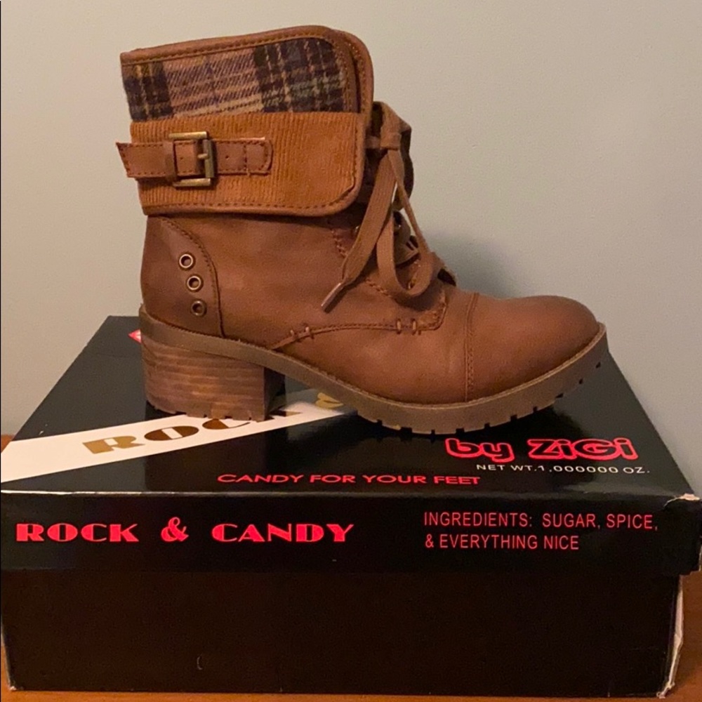 Brown/Cognac lace-up boots